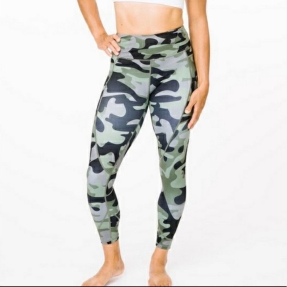 Zyia Active Camo Print Light n Tight Legging Size 2
